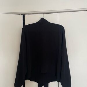 Babaton Classic Black Top